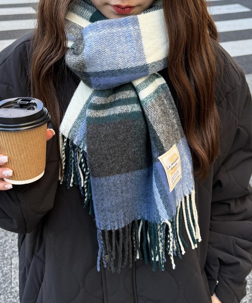 ikka（イッカ）の「ウォッシャブルマルチチェックマフラー（マフラー・レディース・ブルー/イエロー/レッド/ネイビー/ベージュ/グレー/グリーン/ブラック/イエロー系/ブラウン系・FREE）」の6枚目の写真