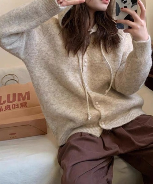 deux amour(ドゥーザムール)の「前ボタンフード付きニットカーディガン(Tシャツ/カットソー・レディース・ベージュ/パープル/レッド/グリーン/グレー・FREE)」の4枚目の写真