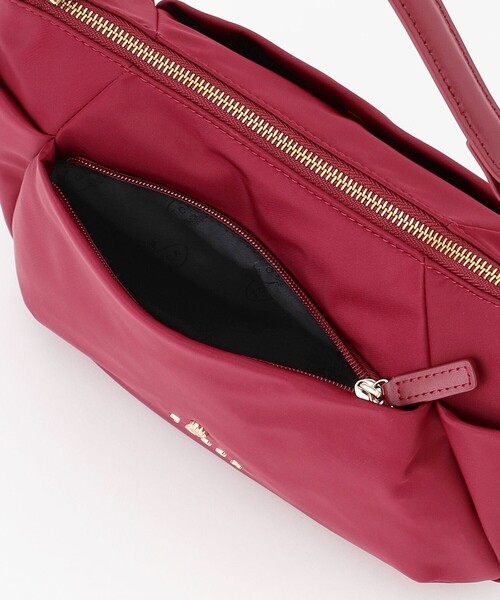 TOCCA（トッカ）の「PIECE OF CRESCENT NYLONBAG バッグ（ショルダーバッグ・レディース・ベージュ系/ネイビー系/ブラック系/レッド系/ライトグレー系・F）」の22枚目の写真