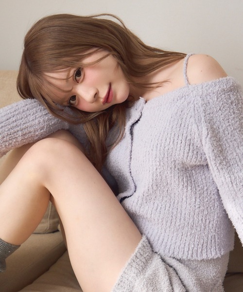 TITTY&CO.(ティティーアンドコー)の「Fluffy Offshoulder Cardigan/フラッフィー オフショルダー カーディガン(ルームウェア/パジャマ・レディース・ホワイト/ライトグレー/ピンク/ブルー/パープル・FREE)」の4枚目の写真