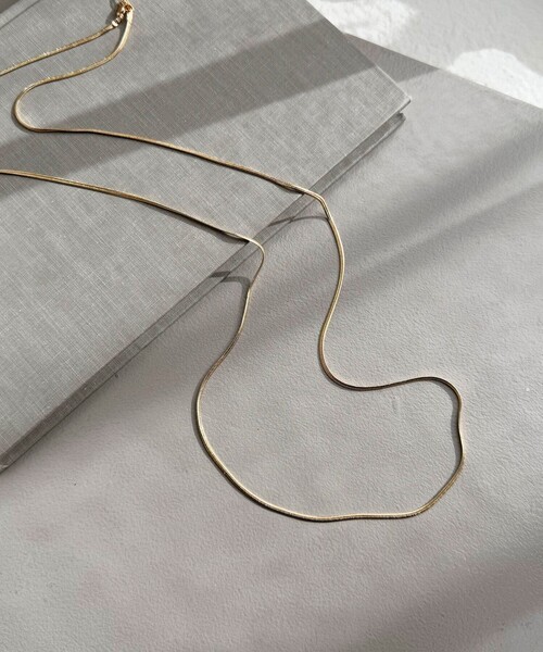 fredy emue（フレディエミュ）の「スネイクチェーンロングネックレス（ネックレス・レディース・ゴールド/シルバー・FREE）」の2枚目の写真