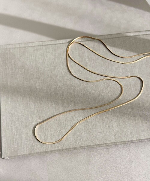 fredy emue（フレディエミュ）の「スネイクチェーンロングネックレス（ネックレス・レディース・ゴールド/シルバー・FREE）」の4枚目の写真