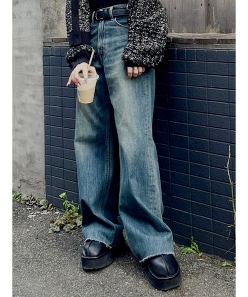 EVRIS（エヴリス）の「【ハイウエスト/セルフカット】シンプルワイドデニムパンツ（デニムパンツ・レディース・インディゴブルー/ブラック/ライトブルー・SMALL/MEDIUM）」の3枚目の写真