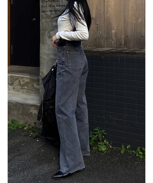 EVRIS（エヴリス）の「【ハイウエスト/セルフカット】シンプルワイドデニムパンツ（デニムパンツ・レディース・インディゴブルー/ブラック/ライトブルー・SMALL/MEDIUM）」の5枚目の写真