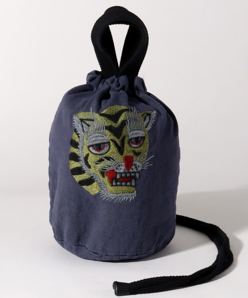 HOUSTON（ヒューストン）の「【HOUSTON/ヒューストン】EMB PIGMENT EFFECT BAG(TIGER) (MAP) /刺繍ピグメントエフェクトバッグ(虎) (マップ)（ショルダーバッグ・メンズ・レッド系/ネイビー系1/ブラック系1/ネイビー系/ブラック系/レッド系1・FREE）」の4枚目の写真