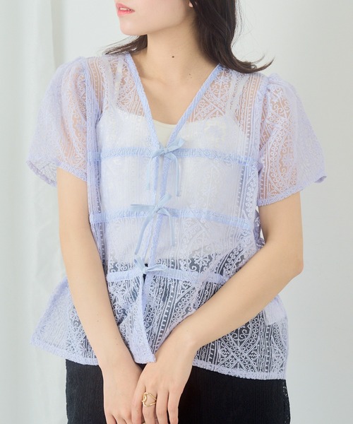 MAGASIN DE MODE Chou Chou(マガジンデモードシュシュ)の「【MAGASIN DE MODE Chou Chou】レースシャーリングブラウス DTK※(シャツ/ブラウス・レディース・ブルー/アイボリー/ブラック・FREE)」の3枚目の写真