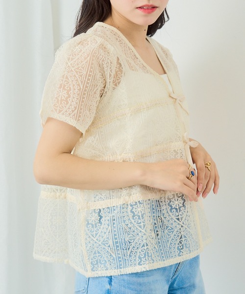 MAGASIN DE MODE Chou Chou(マガジンデモードシュシュ)の「【MAGASIN DE MODE Chou Chou】レースシャーリングブラウス DTK※(シャツ/ブラウス・レディース・ブルー/アイボリー/ブラック・FREE)」の5枚目の写真