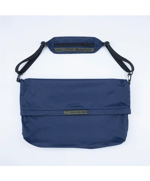 GLOBAL FORME CONCRETE（グローバルフォルムコンクリート）の「【WEEKEND(ER)】LW PACKABLE S（ショルダーバッグ・メンズ・オレンジ/ネイビー・S）」の2枚目の写真