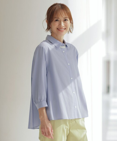 J.PRESS Ladies(J.プレス レディス)の「【洗える】スパンローン バックプリーツ ブラウス(シャツ/ブラウス・レディース・ベージュ系/ブルー系/ピンク系・XS)」の2枚目の写真