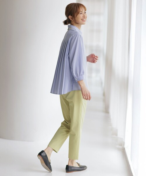 J.PRESS Ladies(J.プレス レディス)の「【洗える】スパンローン バックプリーツ ブラウス(シャツ/ブラウス・レディース・ベージュ系/ブルー系/ピンク系・XS)」の4枚目の写真