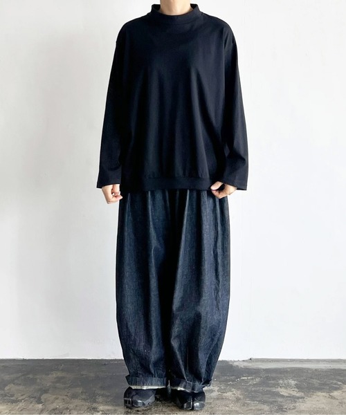 HARVESTY(ハーベスティ)の「HARVESTY / ハーベスティー MOCK NECK EGG L/S TEE (A52503) エッグTシャツ モックネック ビッグシルエット 長袖Tシャツ(Tシャツ/カットソー・レディース・ブラック/ワイン/オフホワイト/ブルー・1)」の2枚目の写真