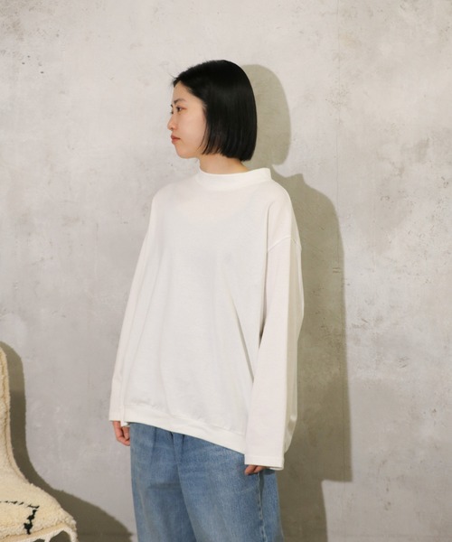HARVESTY(ハーベスティ)の「HARVESTY / ハーベスティー MOCK NECK EGG L/S TEE (A52503) エッグTシャツ モックネック ビッグシルエット 長袖Tシャツ(Tシャツ/カットソー・レディース・ブラック/ワイン/オフホワイト/ブルー・1)」の5枚目の写真