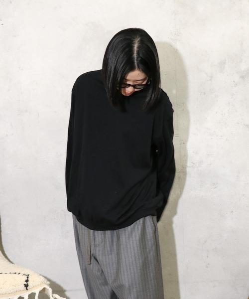 HARVESTY(ハーベスティ)の「HARVESTY / ハーベスティー MOCK NECK EGG L/S TEE (A52503) エッグTシャツ モックネック ビッグシルエット 長袖Tシャツ(Tシャツ/カットソー・レディース・ブラック/ワイン/オフホワイト/ブルー・1)」の10枚目の写真