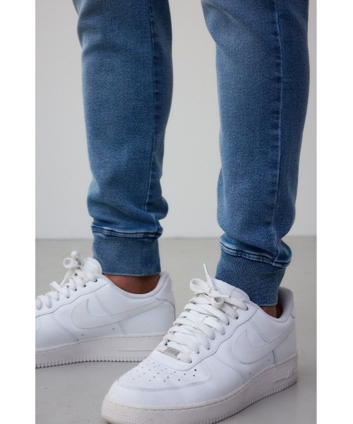 AZUL by moussy（アズールバイマウジー）の「AZUL DENIM カーゴジョグ（デニムパンツ・メンズ・ブラック/ブルー・SMALL/MEDIUM/LARGE）」の5枚目の写真