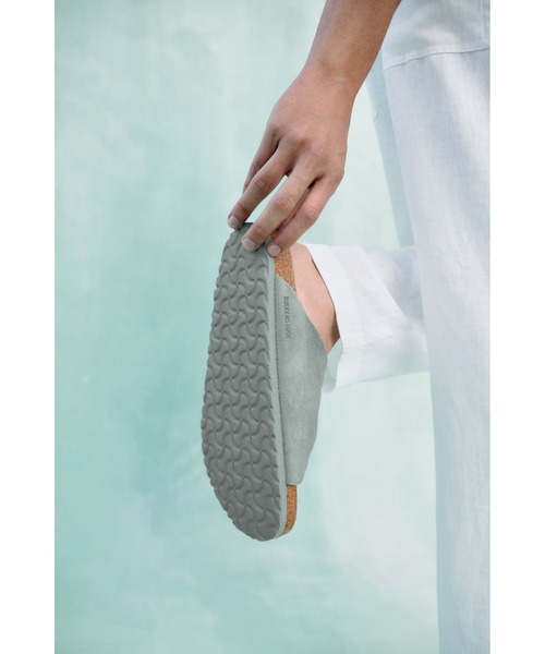 BIRKENSTOCK（ビルケンシュトック）の「Zurich / チューリッヒ スエードレザー Pure Sage 【ナロー幅】 UNISEX（サンダル・レディース・セージグリーン・36(23cm)/38/24.5cm/39.0/25㎝/37(24cm)/35(22.5㎝)）」の2枚目の写真
