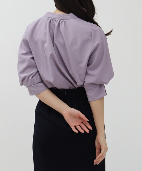 TRUDEA（トルディア）の「ボリュームスリーブスキッパーブラウス（シャツ/ブラウス・レディース・ホワイト/ラベンダー/ホワイト×ブルー/ピンクベージュ・MEDIUM/LARGE）」の16枚目の写真
