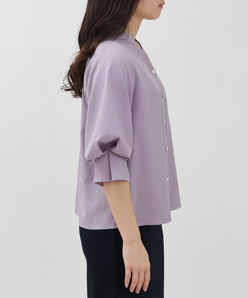 TRUDEA（トルディア）の「ボリュームスリーブスキッパーブラウス（シャツ/ブラウス・レディース・ホワイト/ラベンダー/ホワイト×ブルー/ピンクベージュ・MEDIUM/LARGE）」の19枚目の写真
