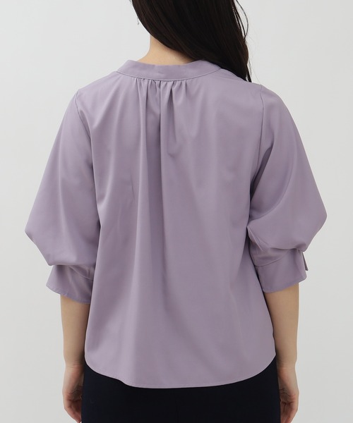 TRUDEA（トルディア）の「ボリュームスリーブスキッパーブラウス（シャツ/ブラウス・レディース・ホワイト/ラベンダー/ホワイト×ブルー/ピンクベージュ・MEDIUM/LARGE）」の20枚目の写真