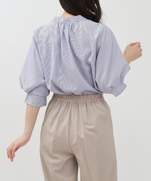 TRUDEA（トルディア）の「ボリュームスリーブスキッパーブラウス（シャツ/ブラウス・レディース・ホワイト/ラベンダー/ホワイト×ブルー/ピンクベージュ・MEDIUM/LARGE）」の7枚目の写真
