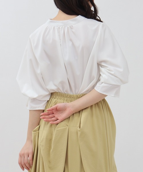 TRUDEA（トルディア）の「ボリュームスリーブスキッパーブラウス（シャツ/ブラウス・レディース・ホワイト/ラベンダー/ホワイト×ブルー/ピンクベージュ・MEDIUM/LARGE）」の11枚目の写真