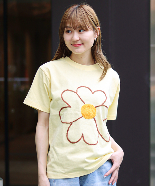 トップス Chah Chah FLOWER tee セール】ChahChah /チャーチャー FLOWER WITH LOVE HAND S/S TEE