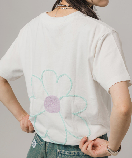 トップス Chah Chah FLOWER tee セール】ChahChah /チャーチャー FLOWER WITH LOVE HAND S/S TEE