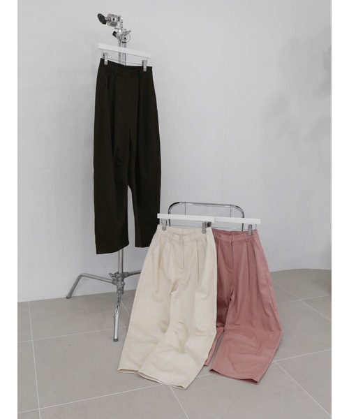 Katrin TOKYO(カトリーントーキョー)の「curved chino pants(チノパンツ・レディース・アイボリー/ダークオリーブ/ピンク・XS/S/M/S-Short)」の1枚目の写真