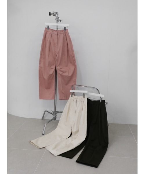 Katrin TOKYO(カトリーントーキョー)の「curved chino pants(チノパンツ・レディース・アイボリー/ダークオリーブ/ピンク・XS/S/M/S-Short)」の4枚目の写真