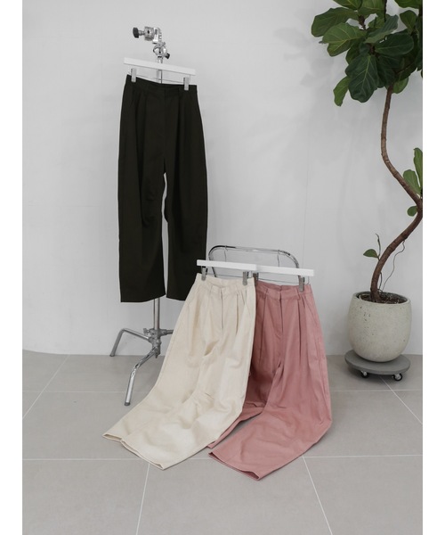 Katrin TOKYO(カトリーントーキョー)の「curved chino pants(チノパンツ・レディース・アイボリー/ダークオリーブ/ピンク・XS/S/M/S-Short)」の5枚目の写真