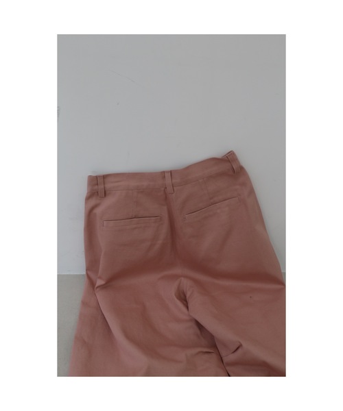 Katrin TOKYO(カトリーントーキョー)の「curved chino pants(チノパンツ・レディース・アイボリー/ダークオリーブ/ピンク・XS/S/M/S-Short)」の11枚目の写真