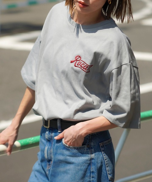 RVCA(ルーカ)の「RVCA メンズ PEN SCRIPT SS Tシャツ 【2025年春夏モデル】/ルーカロゴバックプリント半袖Tシャツ(Tシャツ/カットソー・メンズ・ブラック/グレー系その他/ブラック系その他/グリーン系その他/ホワイト・SMALL/MEDIUM/LARGE/X-LARGE)」の5枚目の写真