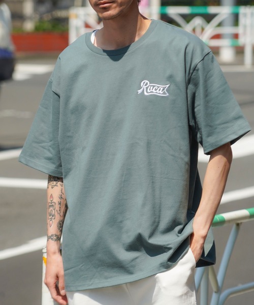 RVCA(ルーカ)の「RVCA メンズ PEN SCRIPT SS Tシャツ 【2025年春夏モデル】/ルーカロゴバックプリント半袖Tシャツ(Tシャツ/カットソー・メンズ・ブラック/グレー系その他/ブラック系その他/グリーン系その他/ホワイト・SMALL/MEDIUM/LARGE/X-LARGE)」の1枚目の写真
