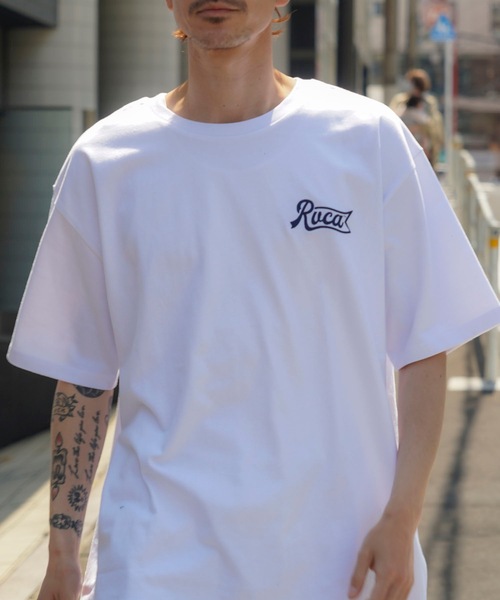 RVCA(ルーカ)の「RVCA メンズ PEN SCRIPT SS Tシャツ 【2025年春夏モデル】/ルーカロゴバックプリント半袖Tシャツ(Tシャツ/カットソー・メンズ・ブラック/グレー系その他/ブラック系その他/グリーン系その他/ホワイト・SMALL/MEDIUM/LARGE/X-LARGE)」の2枚目の写真