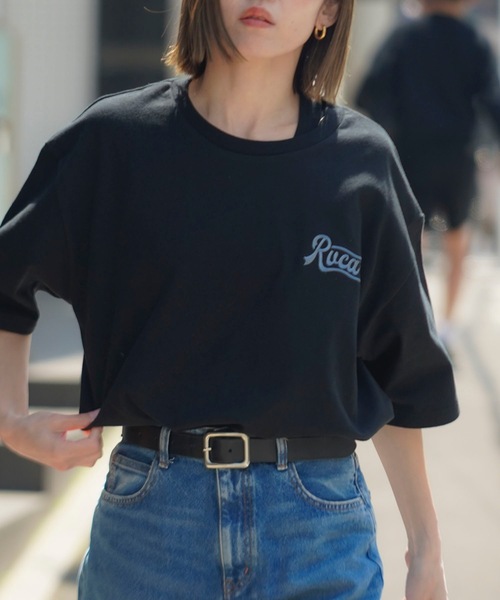 RVCA(ルーカ)の「RVCA メンズ PEN SCRIPT SS Tシャツ 【2025年春夏モデル】/ルーカロゴバックプリント半袖Tシャツ(Tシャツ/カットソー・メンズ・ブラック/グレー系その他/ブラック系その他/グリーン系その他/ホワイト・SMALL/MEDIUM/LARGE/X-LARGE)」の3枚目の写真