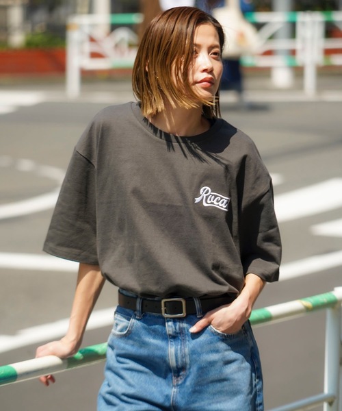 RVCA(ルーカ)の「RVCA メンズ PEN SCRIPT SS Tシャツ 【2025年春夏モデル】/ルーカロゴバックプリント半袖Tシャツ(Tシャツ/カットソー・メンズ・ブラック/グレー系その他/ブラック系その他/グリーン系その他/ホワイト・SMALL/MEDIUM/LARGE/X-LARGE)」の6枚目の写真