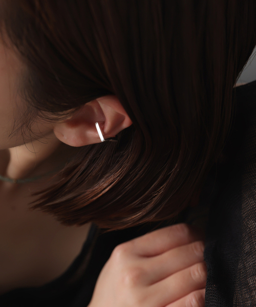 Lilas(リラ)の「【SAMH by LILAS】カフイヤリングスクエア SV(片耳)(イヤーカフ・レディース・シルバー・FREE)」の4枚目の写真
