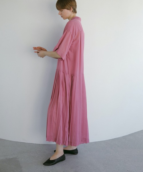 MANOF(マノフ)の「SHEER PLEATS ONE PIECE(ワンピース・レディース・ブラック/ピンク・S/M)」の6枚目の写真