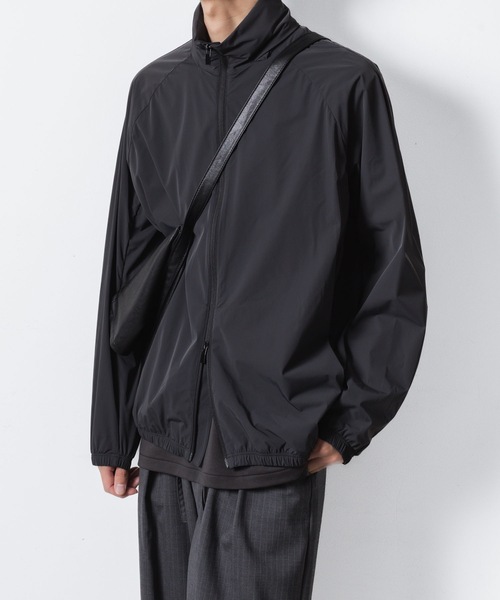 ATTACHMENT（アタッチメント）の「NY 2レイヤー ストレッチ ライトブルゾン / NY 2LAYER STRETCH LIGHT BLOUSON（ブルゾン・メンズ・ブラック/ダークグレー・1/3/2）」の3枚目の写真