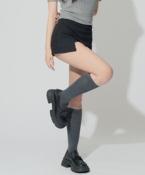 ALLuRing ChaRm(アリュリングチャーム)の「Sweat Mini Skirt Pants / スウェットミニスカートパンツ キュロット(スカート・レディース・グレー/ブラック・FREE)」の4枚目の写真