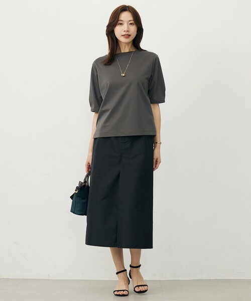 J.PRESS(ジェイプレス)の「【洗える・抗菌防臭・接触冷感・吸水速乾】ドライポンチ モックネック カットソー(Tシャツ/カットソー・レディース・グレー系/ベージュ系/ブラック系/サックスブルー系・LARGE/MEDIUM)」の6枚目の写真