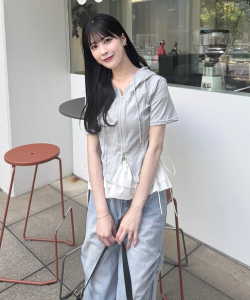 mellowneon（メロウネオン）の「ヘンリーネックフリルドッキングトップス（Tシャツ/カットソー・レディース・アイボリー・FREE）」の2枚目の写真