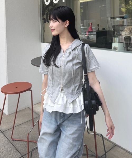 mellowneon（メロウネオン）の「ヘンリーネックフリルドッキングトップス（Tシャツ/カットソー・レディース・アイボリー・FREE）」の3枚目の写真