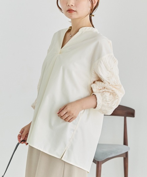 LAVEANGE（ラビアンジェ）の「バテンレース切替ブラウス（シャツ/ブラウス・レディース・ベージュ/アイボリー/ブラック・5L/4L/3L/LL/M）」の6枚目の写真