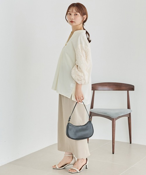LAVEANGE（ラビアンジェ）の「バテンレース切替ブラウス（シャツ/ブラウス・レディース・ベージュ/アイボリー/ブラック・5L/4L/3L/LL/M）」の11枚目の写真