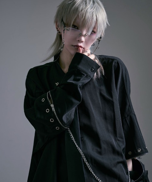 ililil(イルイルイル)の「『ililil/イルイルイル』【チェーン付きネクタイシャツ】袖セパレート長袖シャツ(シャツ/ブラウス・メンズ・ホワイト/ブラック・FREE)」の5枚目の写真