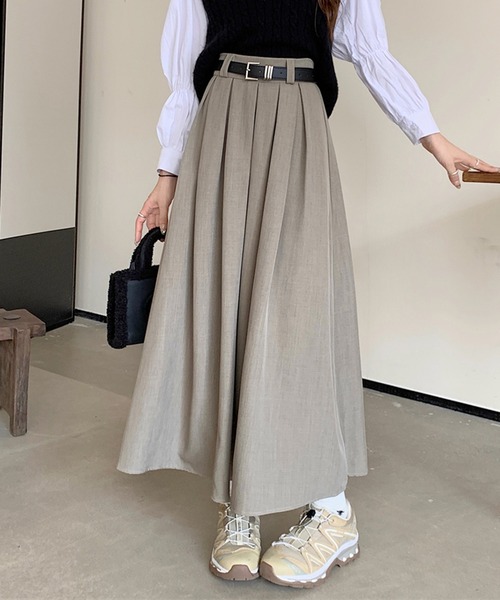 on:nue(オンニュ)の「【on:nue】ハイウエストタックフレアロングスカート(スカート・レディース・ベージュ/ブラック・MEDIUM/SMALL)」の5枚目の写真