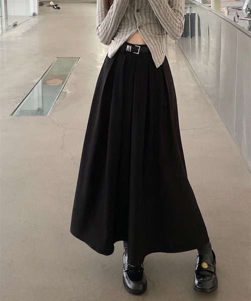 on:nue(オンニュ)の「【on:nue】ハイウエストタックフレアロングスカート(スカート・レディース・ベージュ/ブラック・MEDIUM/SMALL)」の21枚目の写真