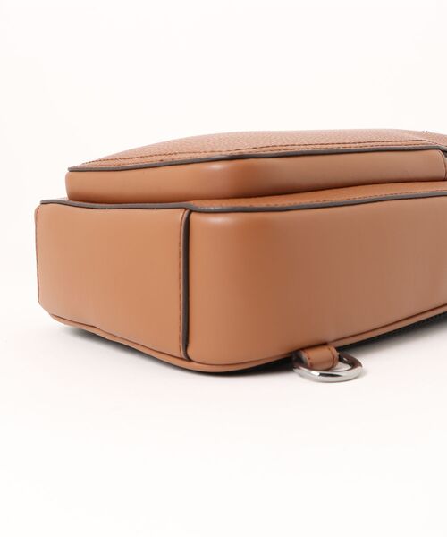 MICHAEL KORS(マイケルコース)の「COOPER ペブルレザー コミューター スリングパック(バックパック/リュック・メンズ・ブラウン系・FREE)」の3枚目の写真
