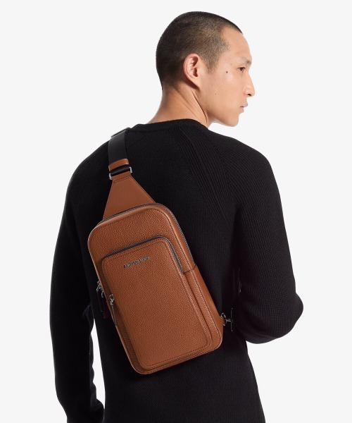 MICHAEL KORS(マイケルコース)の「COOPER ペブルレザー コミューター スリングパック(バックパック/リュック・メンズ・ブラウン系・FREE)」の5枚目の写真