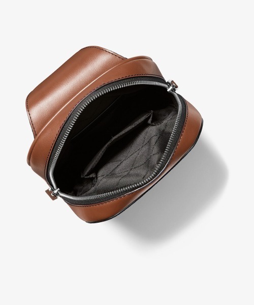 MICHAEL KORS(マイケルコース)の「COOPER ペブルレザー コミューター スリングパック(バックパック/リュック・メンズ・ブラウン系・FREE)」の6枚目の写真